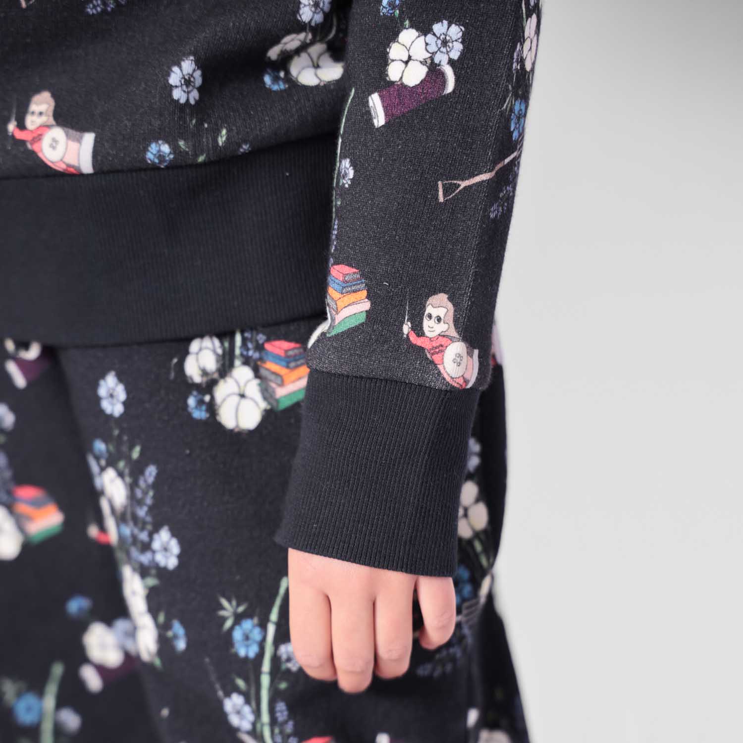 Black Floral Kids Sweatshirt – view 3 – Infantium Victoria