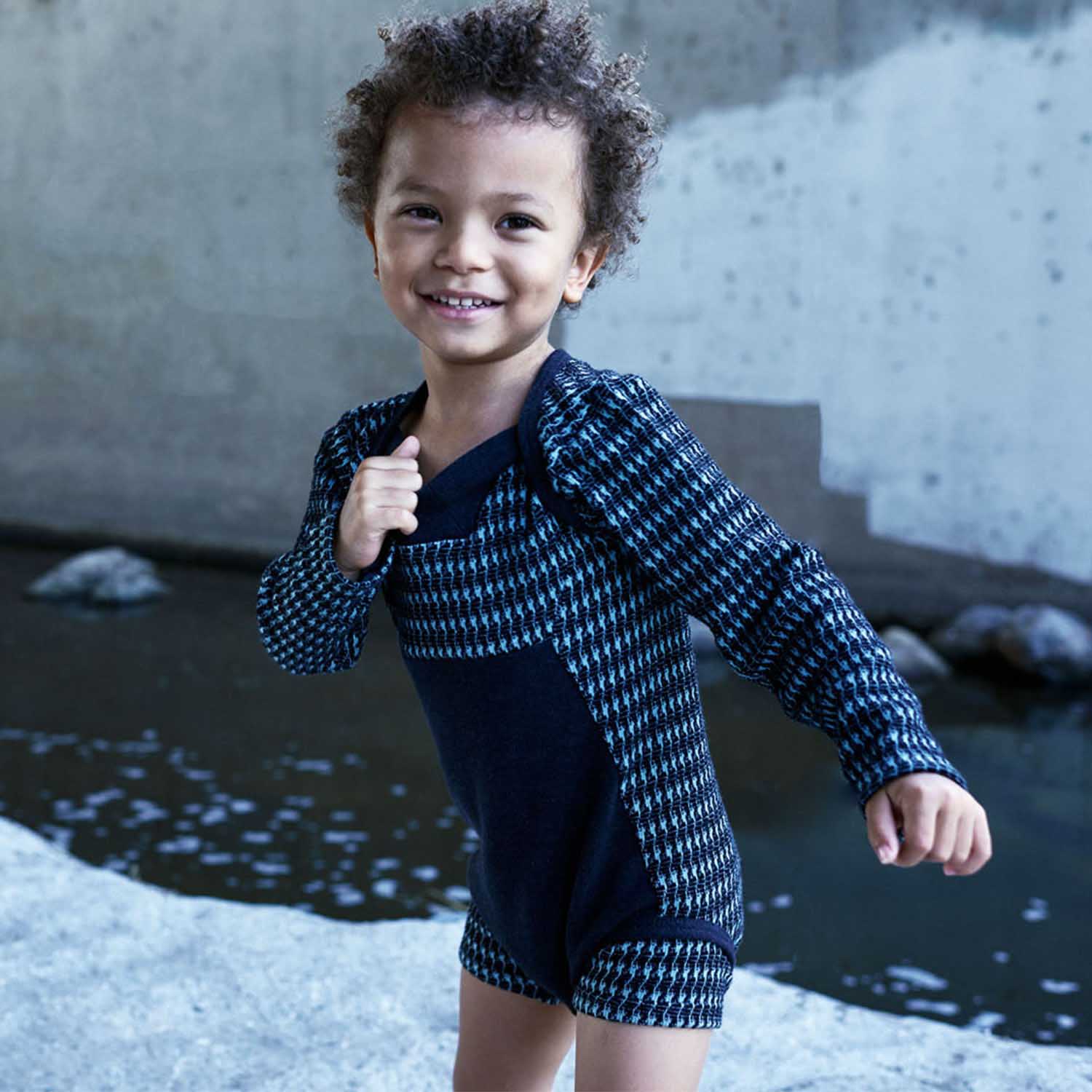 PRELOVED Black and Blue Bodysuit, 1 year – view 2 – Infantium Victoria