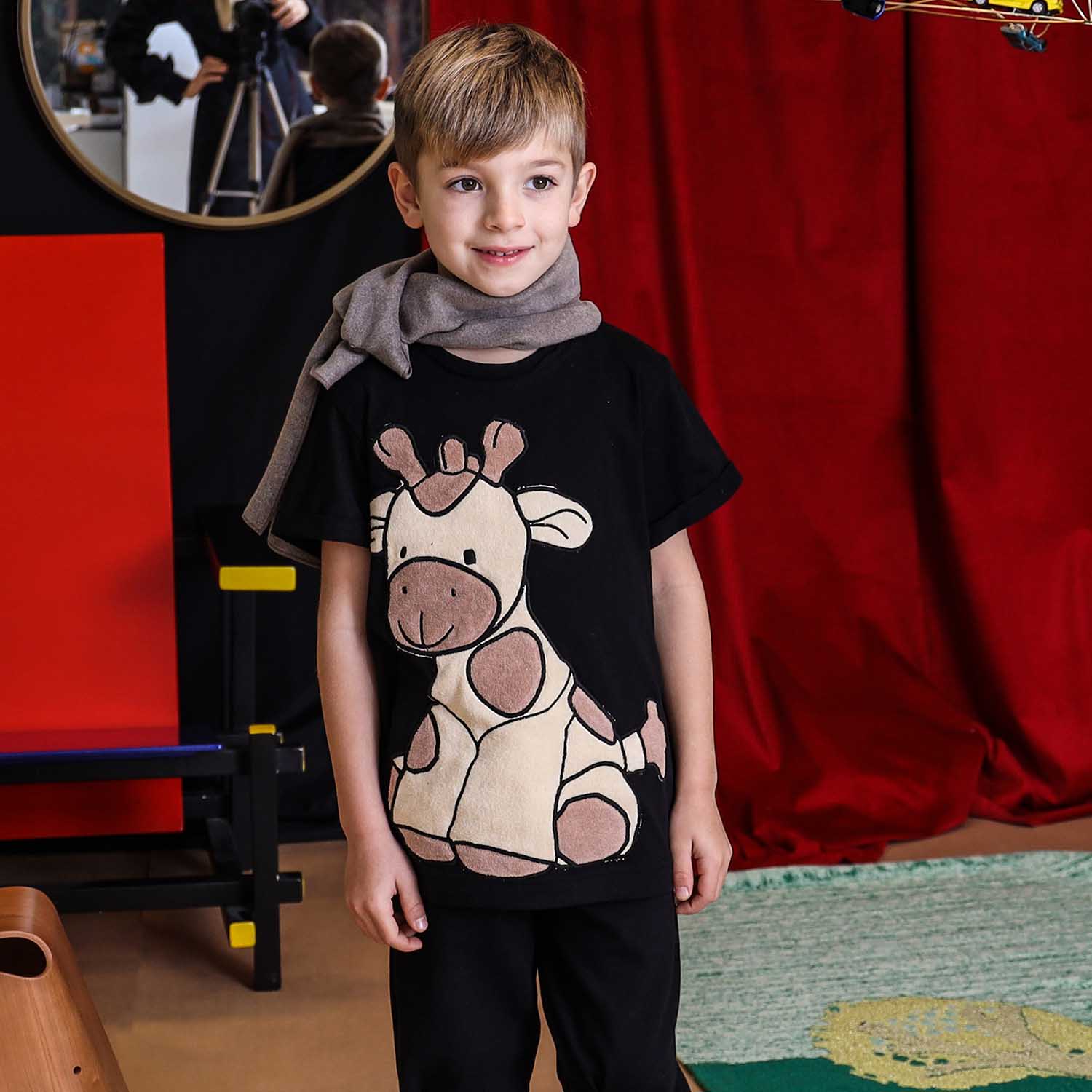 Kids Black T-Shirt with Giraffe Application – view 3 – Infantium Victoria