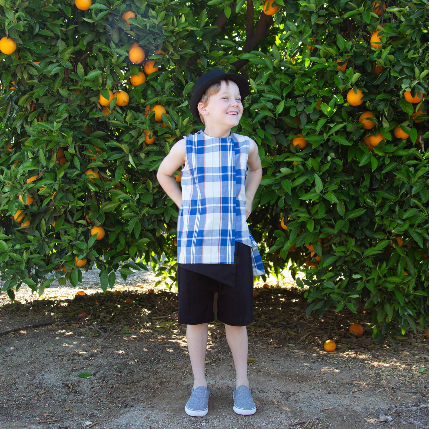 Boys and Girls Black Bermuda Shorts – view 3 – Infantium Victoria