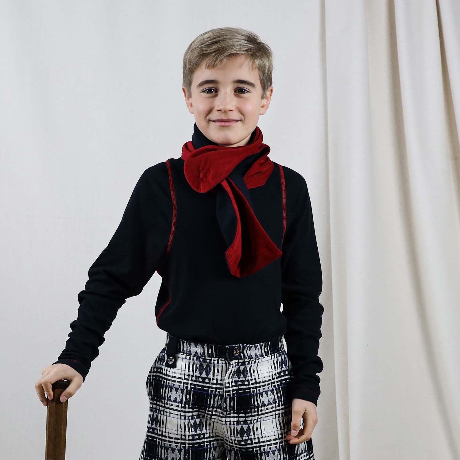Red Corduroy Scarf – view 2 – Infantium Victoria